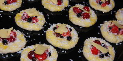 сырные плюшки с ягодами