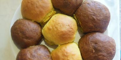 тыквенные двухцветные булочки