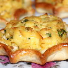 Рецепт Ватрушки с копченым сыром и чесноком