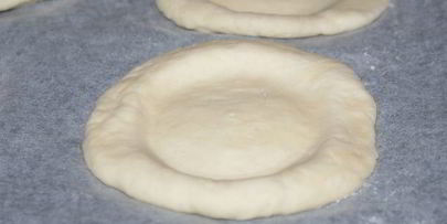 ватрушки с копченым сыром и чесноком