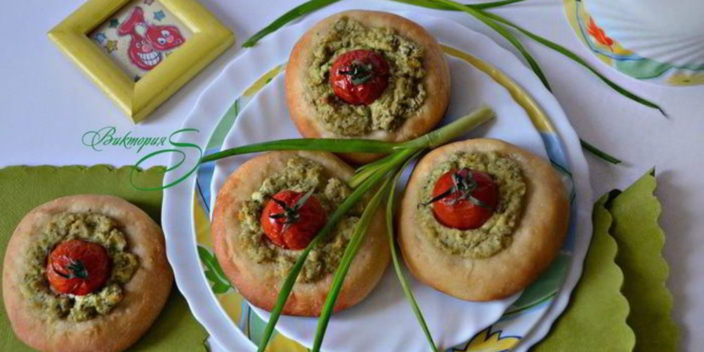 Рецепт ватрушки с творогом и помидорами черри