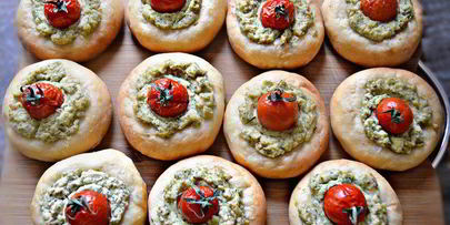 ватрушки с творогом и помидорами черри