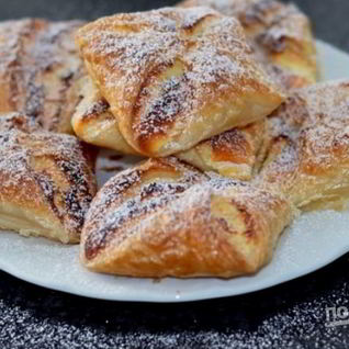 Венгерская ватрушка с творогом из слоеного теста