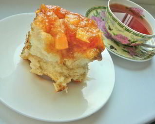 Влажные коричные булочки в яблочной карамели