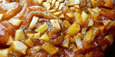 влажные коричные булочки в яблочной карамели