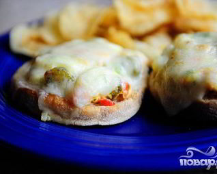 Запеченные булочки с тунцом и сыром