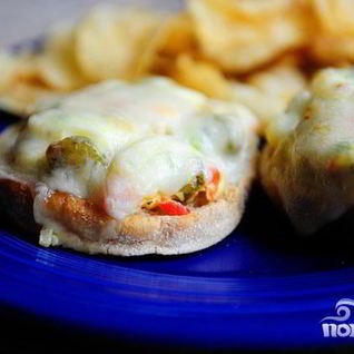 Запеченные булочки с тунцом и сыром