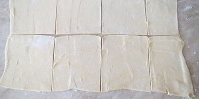 быстрые слойки с рикоттой и персиками