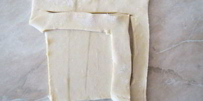 быстрые слойки с рикоттой и персиками