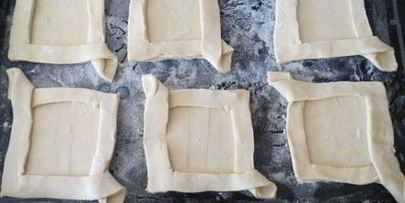 быстрые слойки с рикоттой и персиками