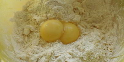 чизкейк с брусничным соусом