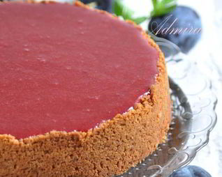 Чизкейк с сливовым покрытием