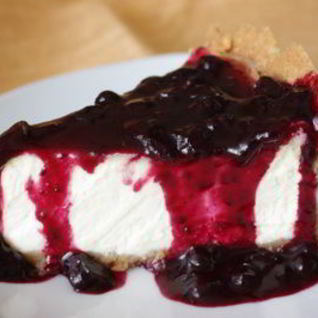 Чизкейк с топпингом из голубики