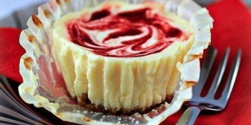 Рецепт капкейки — чизкейки с клубникой