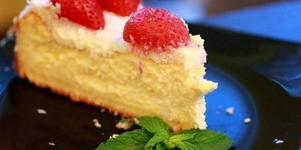 Рецепт лимонный чизкейк с клубникой и кокосовой стружкой