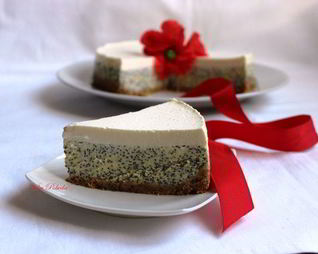 Маковый чизкейк под лимонно-сметанным топпингом