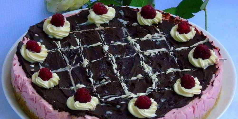 Рецепт малиновый чизкейк с двумя видами шоколада