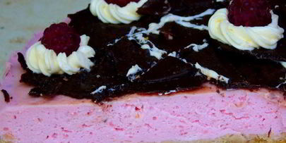 малиновый чизкейк с двумя видами шоколада