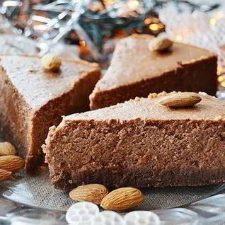 Шоколадный чизкейк на миндальной основе
