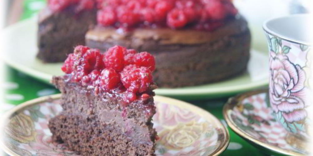 Рецепт шоколадный чизкейк с малиной