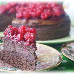 Шоколадный чизкейк с малиной