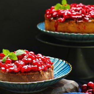 Шоколадный чизкейк с желированной вишней
