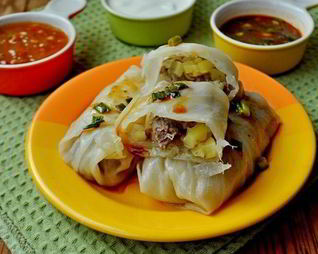 Капустные конвертики со свининой и овощами