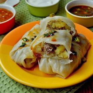 Капустные конвертики со свининой и овощами