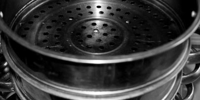 капустные конвертики со свининой и овощами