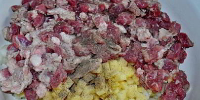 капустные конвертики со свининой и овощами