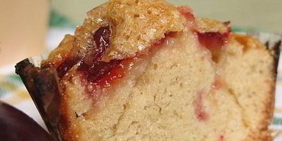 белковые кексы на манке со сливами