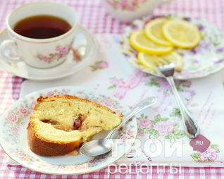 Домашний кекс со сливами