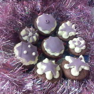 Капкейки с сюрпризом и сырным кремом