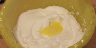 карамельный кекс с глазурью