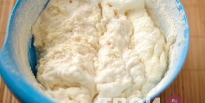 кекс на яичных белках с ягодами