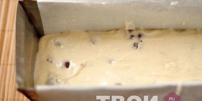 кекс на яичных белках с ягодами