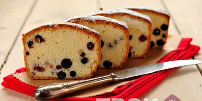 кекс на яичных белках с ягодами