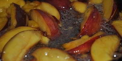 кекс с карамелизированными нектаринами