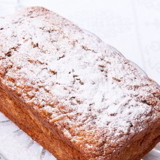 Кекс с кленовым сиропом и яблоками