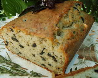 Кекс с оливками, горгонзолой и прованскими травами