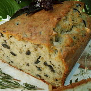 Кекс с оливками, горгонзолой и прованскими травами