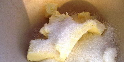 кекс с вишней и орехами