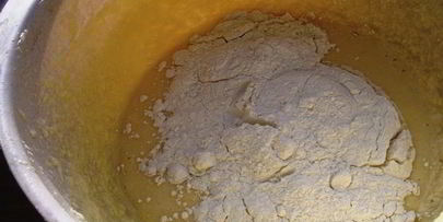 кекс с вишней и орехами