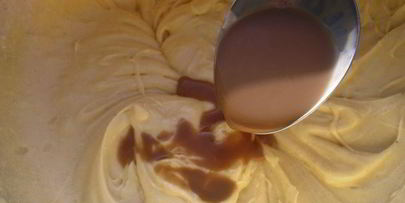 кекс с вишней и орехами