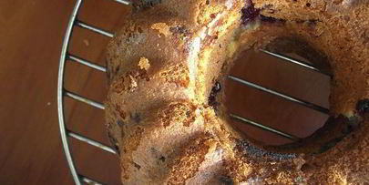 кекс с вишней и орехами