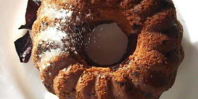 кекс с вишней и орехами