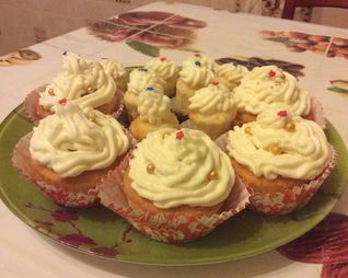 Кексики нежные с творожным кремом