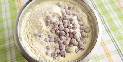 кексы с белым шоколадом и клюквой