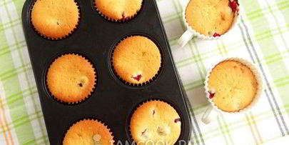 кексы с белым шоколадом и клюквой