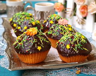 Кексы с ликером и шоколадной глазурью